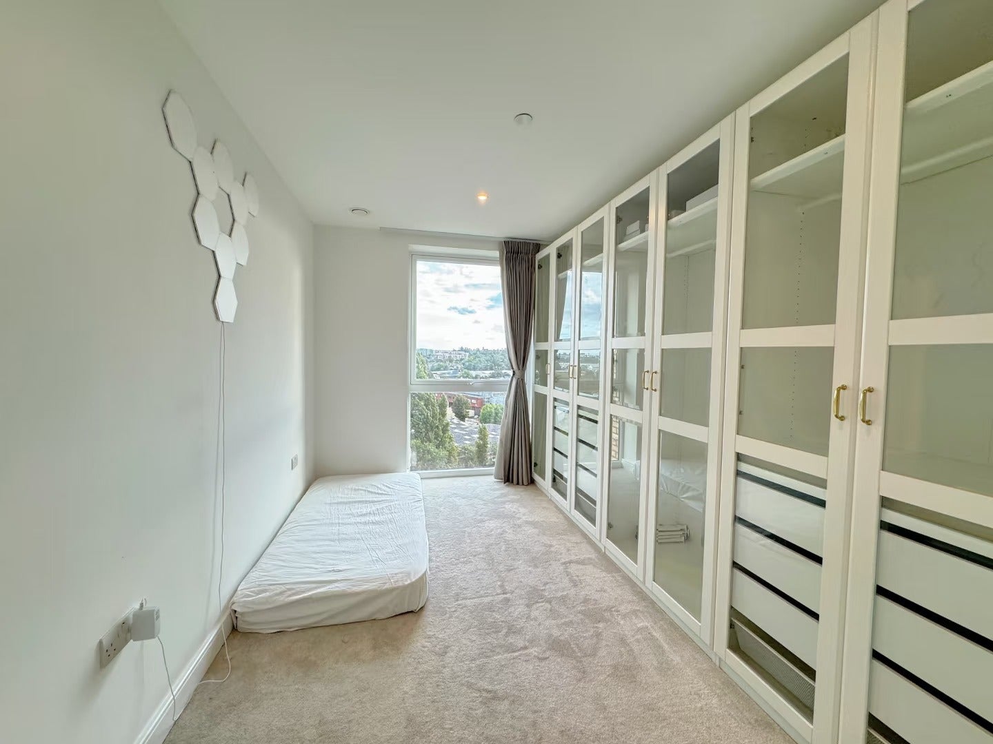Flat Beresford Avenue in Greater London