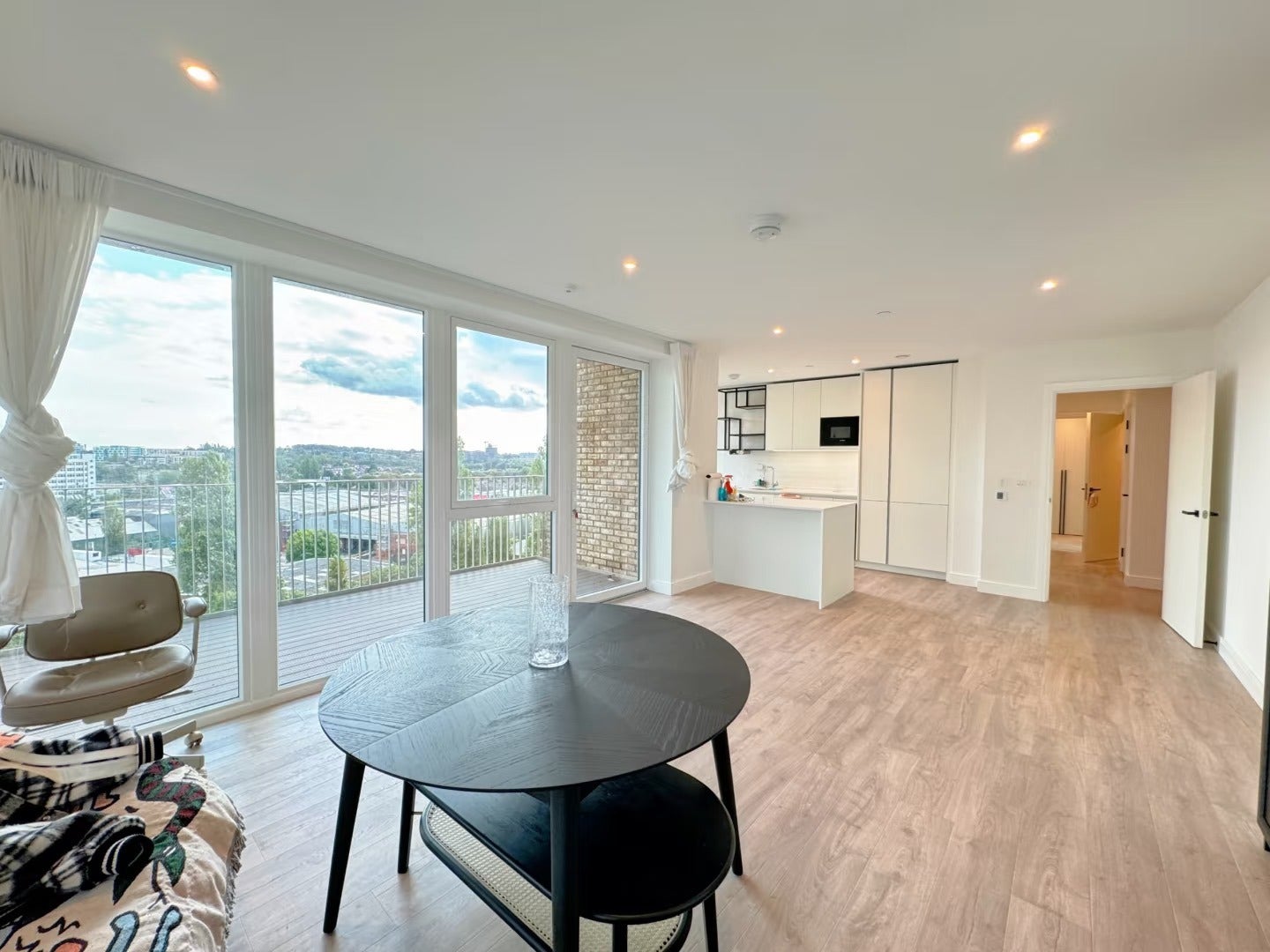 Flat Beresford Avenue in Greater London