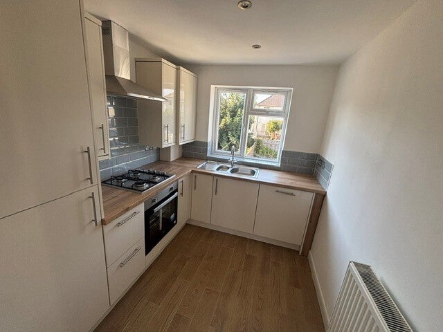 Flat Highview Road in Bristol
