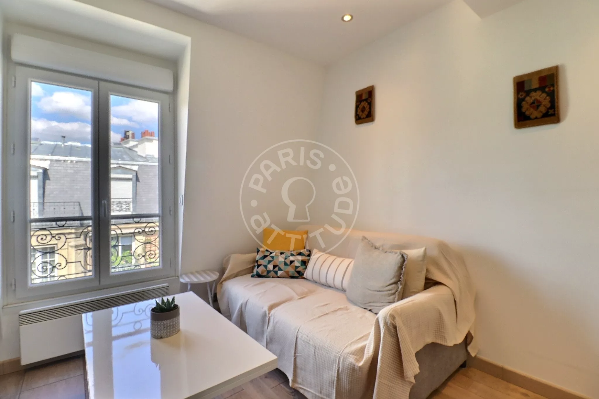 Flat Rue Cavallotti in Paris