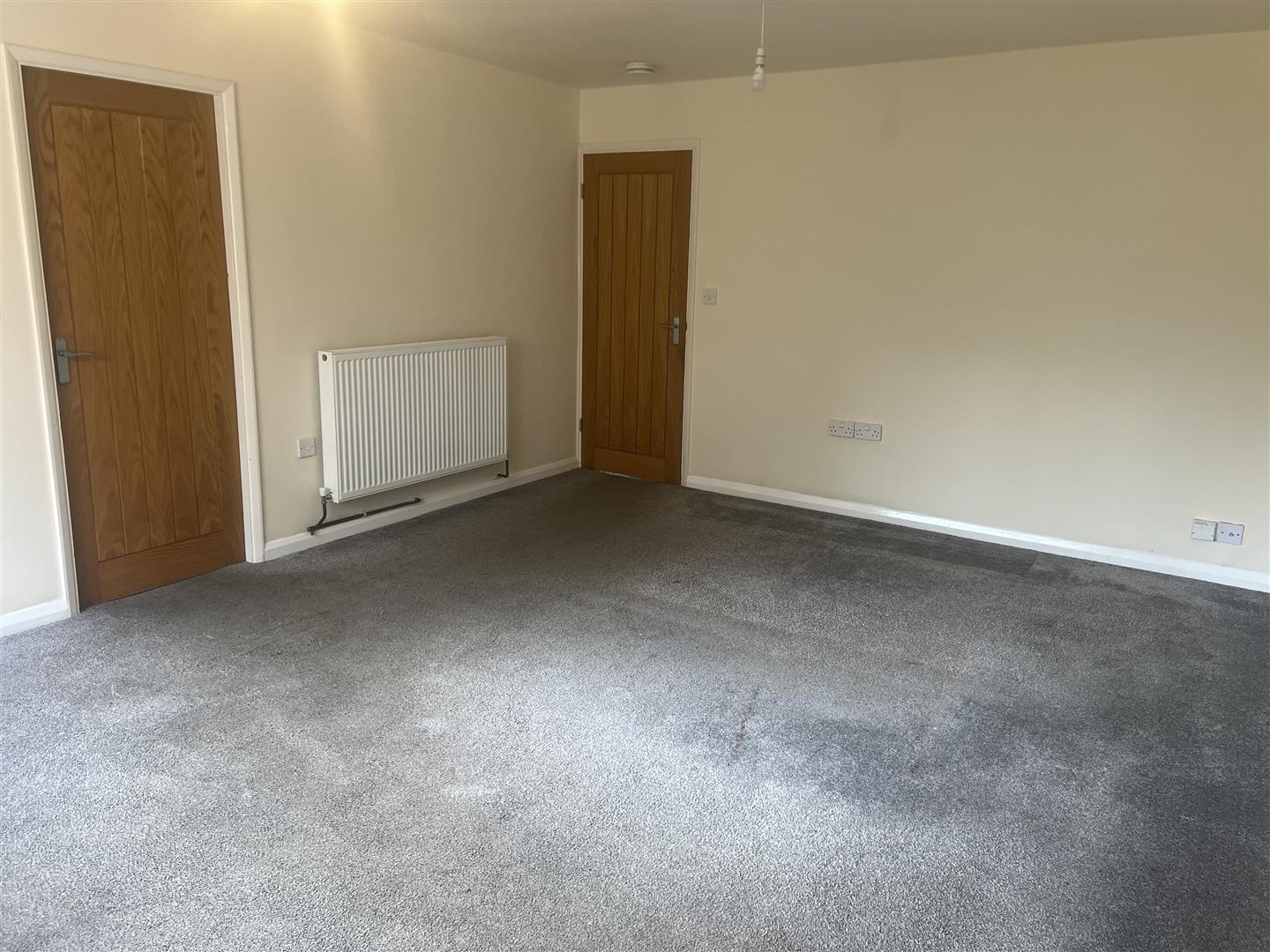 Flat Harringworth Court in Walsall