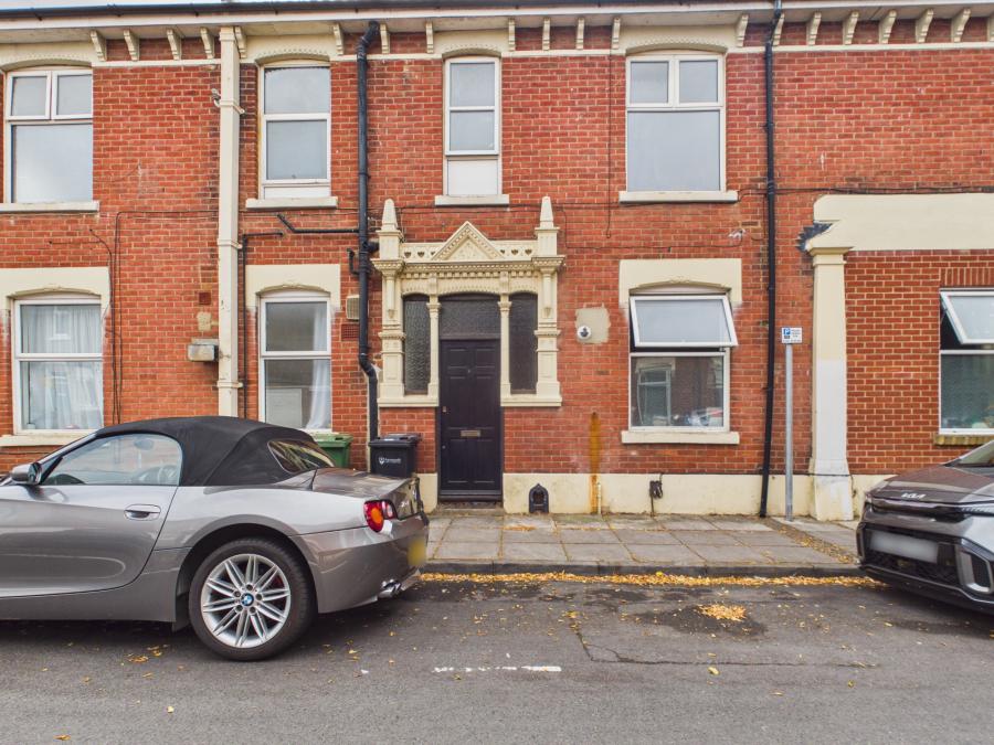 Flat Frensham Road in Portsmouth
