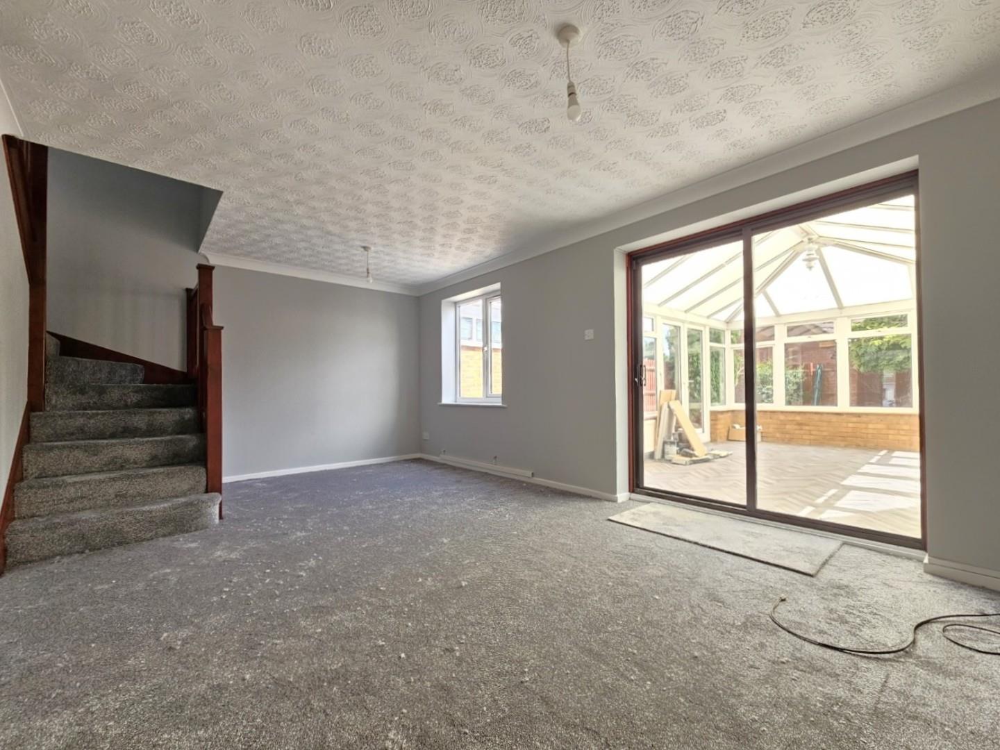 House Kentford Close in Wootton