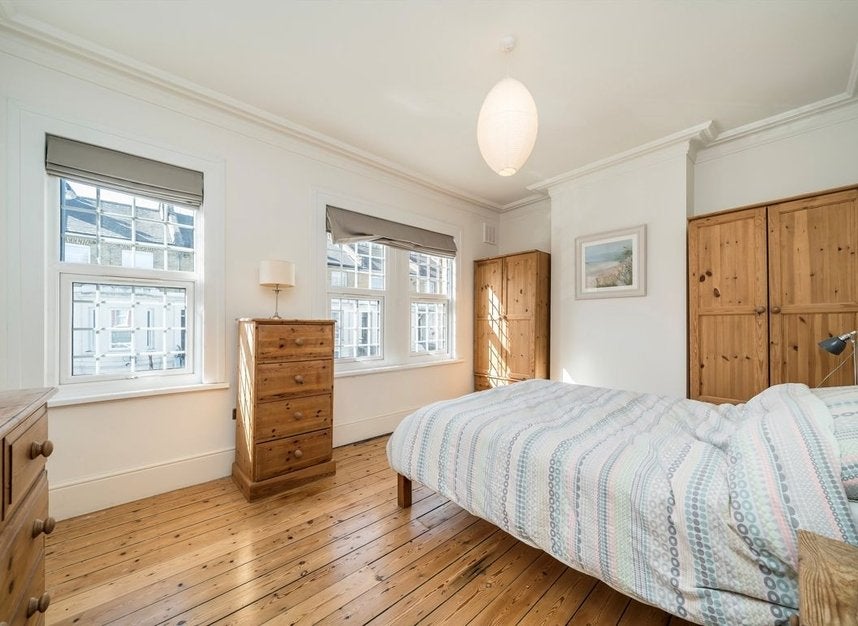 House Doggett Road in Greater London