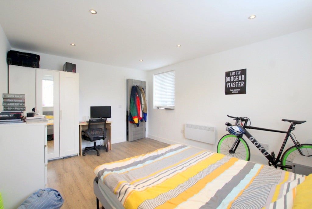 Flat Upper Tooting Road in Greater London