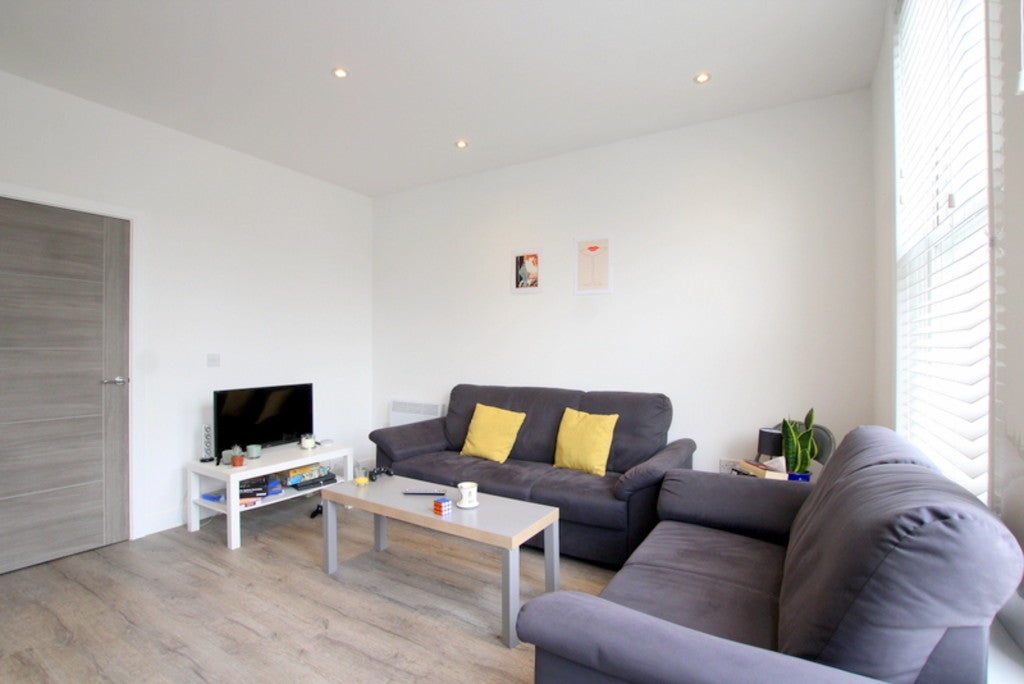 Flat Upper Tooting Road in Greater London