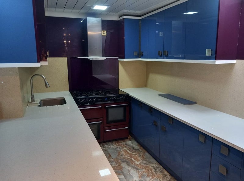 Flat Richings Way in Richings Park