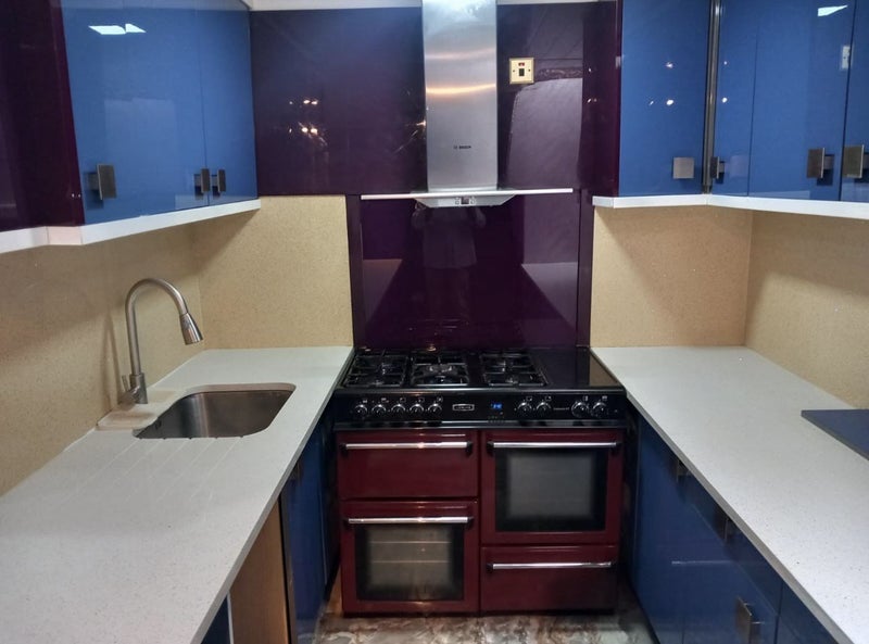 Flat Richings Way in Richings Park