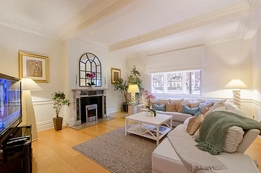 Flat Wilton Place in City of Westminster