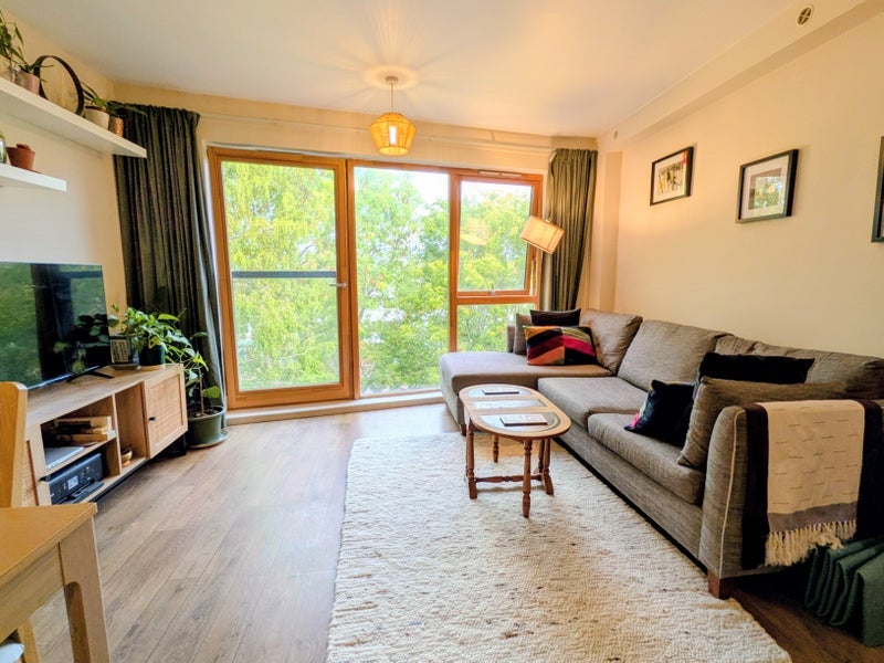 Flat Westwood Hill in Greater London