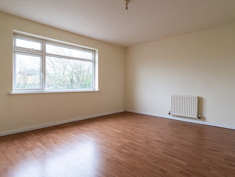 Flat Leda Court in Greater London