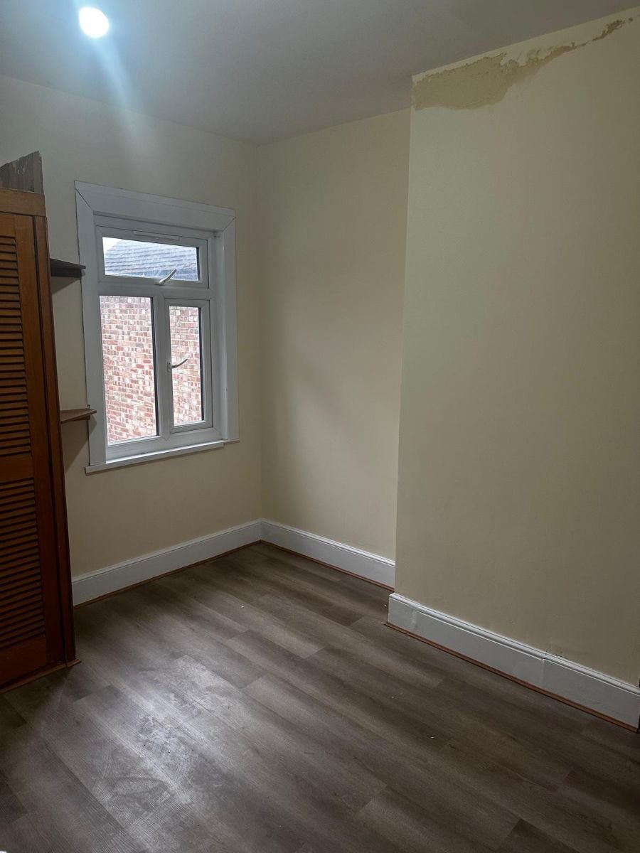 Flat Northolt Road in Greater London