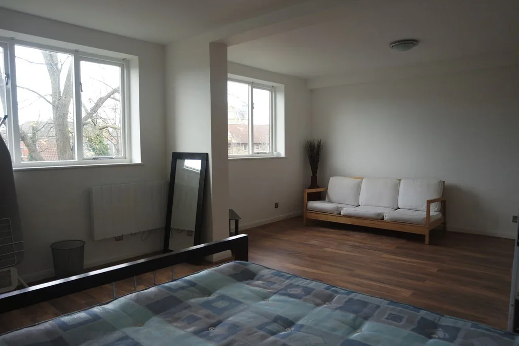 Flat Harton Street in Greater London