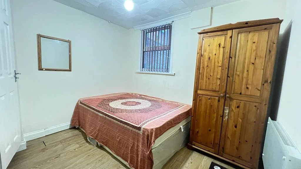 Room Cromwell Road in Luton