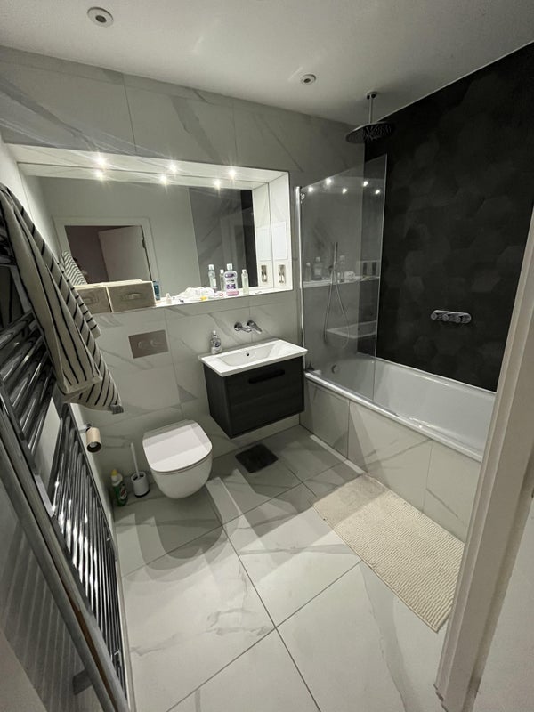 Room York Road in Greater London