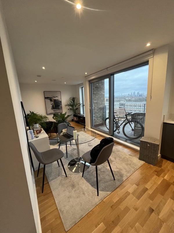 Room York Road in Greater London