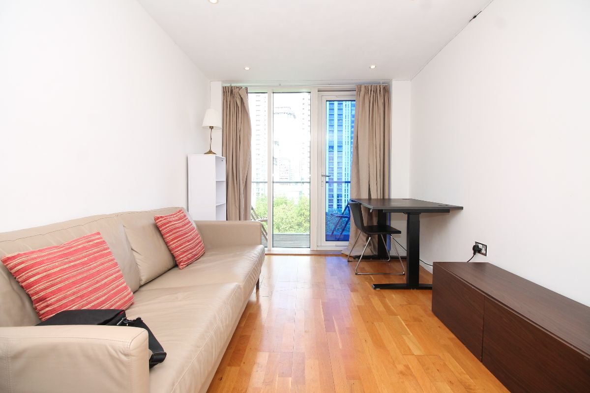Flat Millharbour in Greater London