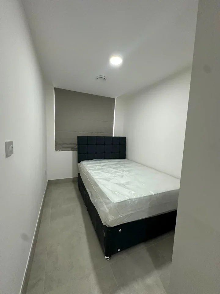 Flat Leeland Road in Greater London
