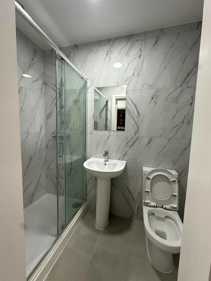 Flat Leeland Road in Greater London