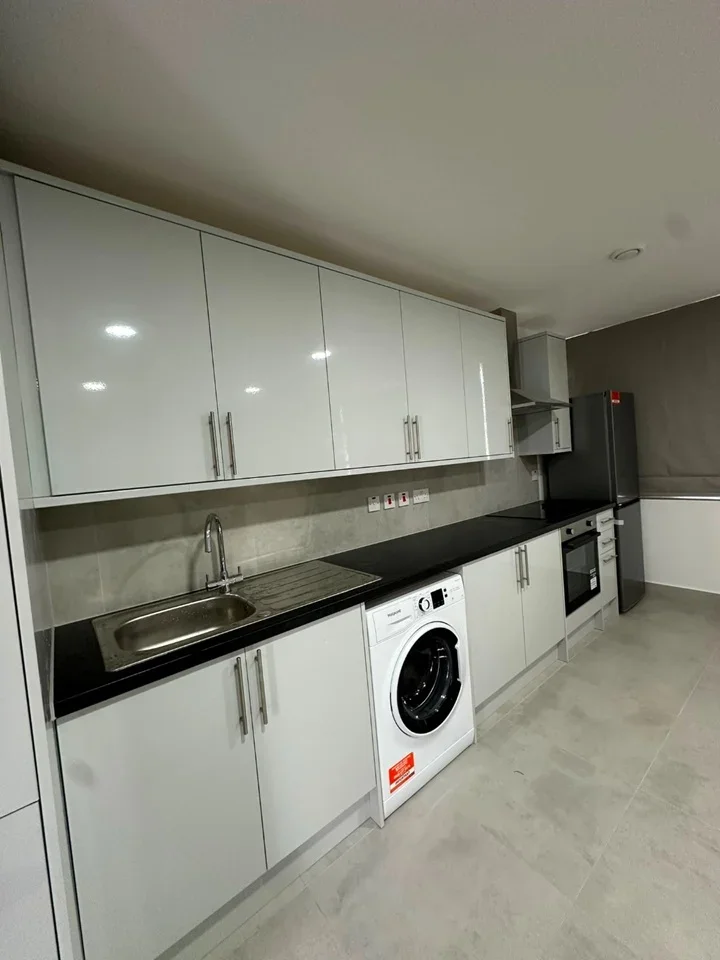 Flat Leeland Road in Greater London