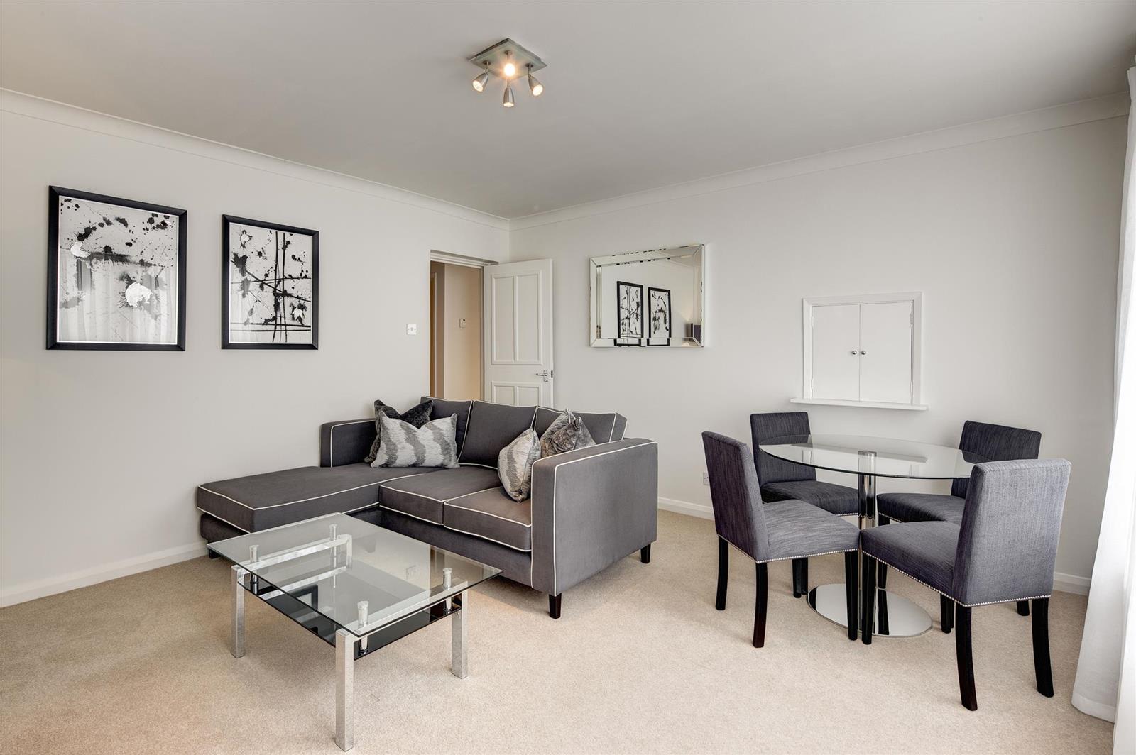 Flat Fulham Road in Greater London