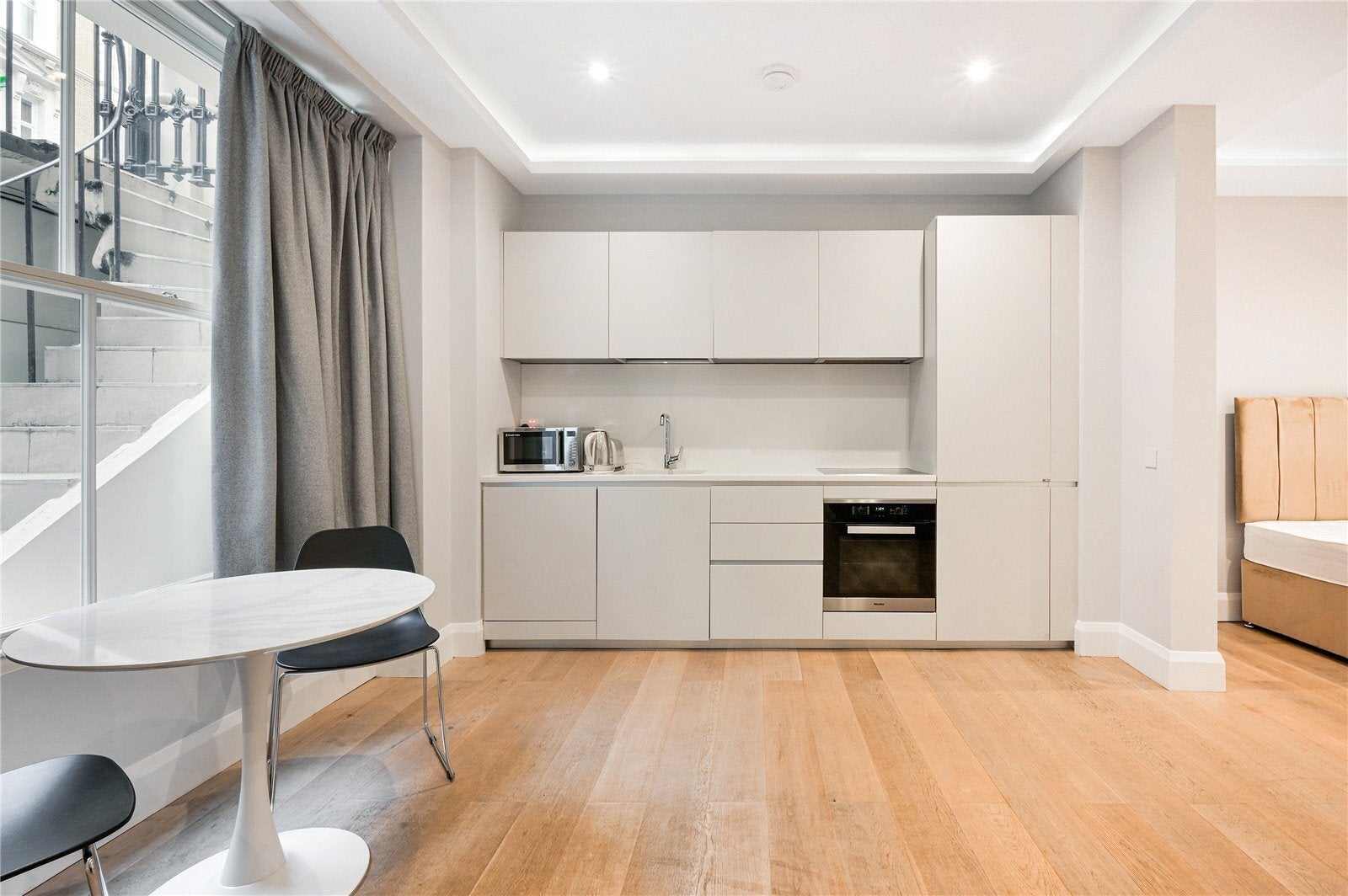 Flat Clanricarde Gardens in Greater London