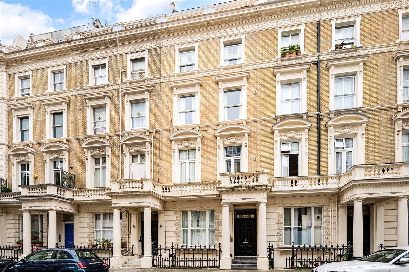 Flat Clanricarde Gardens in Greater London