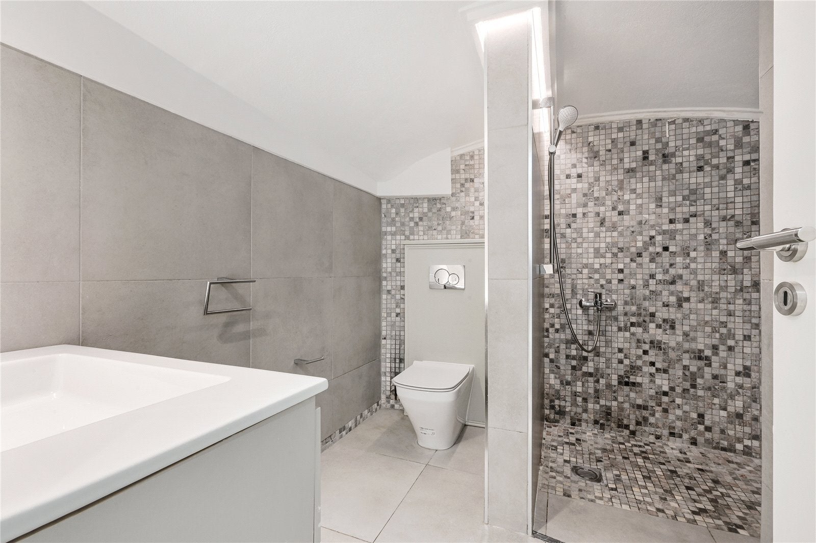 Flat Clanricarde Gardens in Greater London