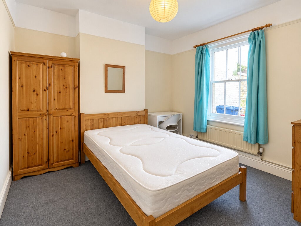 Room City Road in Cambridge