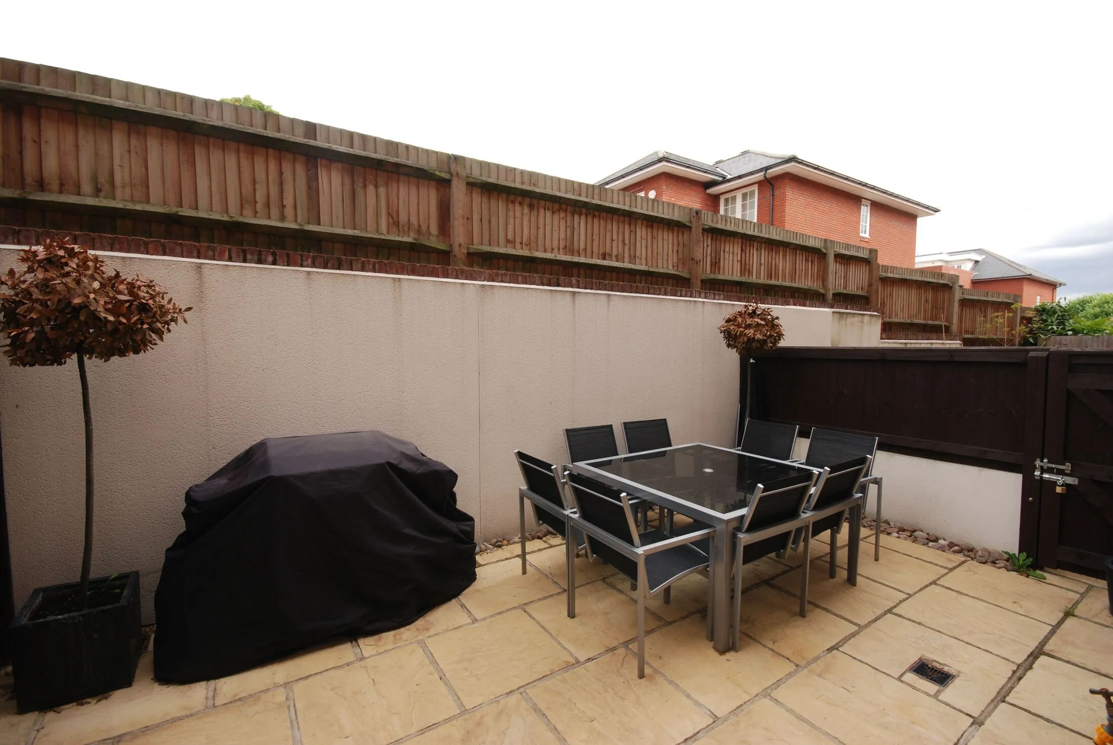 Flat Arcadian Place in Greater London