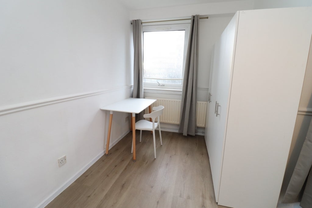 Room Globe Road in Greater London