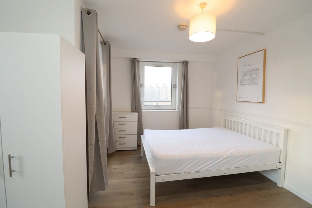 Room Globe Road in Greater London