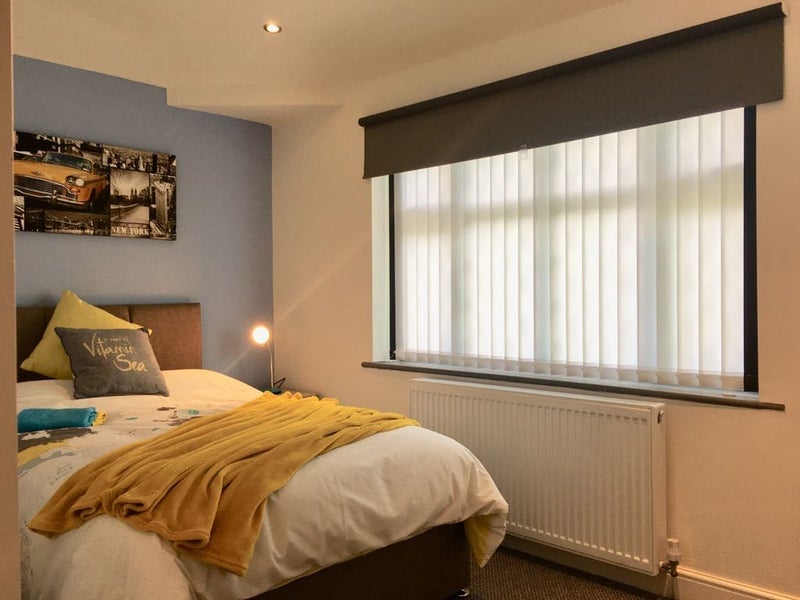 Room Poplar Avenue in Oldham
