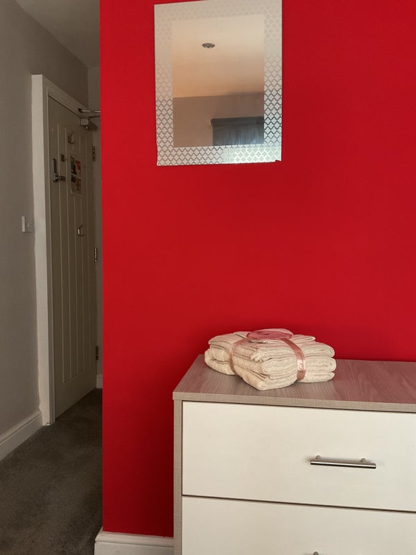 Room Poplar Avenue in Oldham