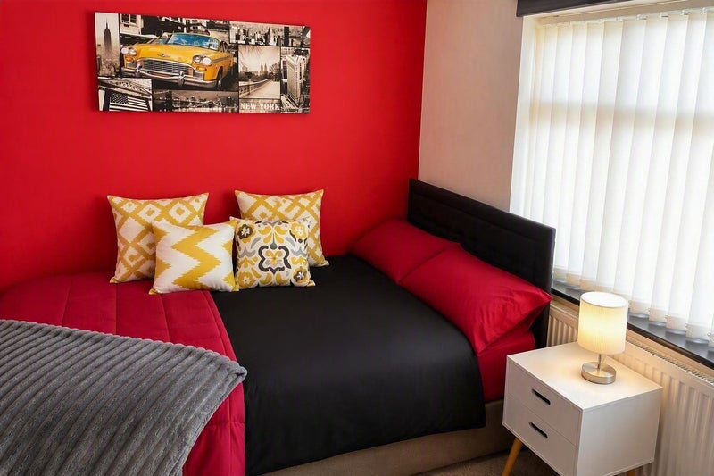 Room Poplar Avenue in Oldham