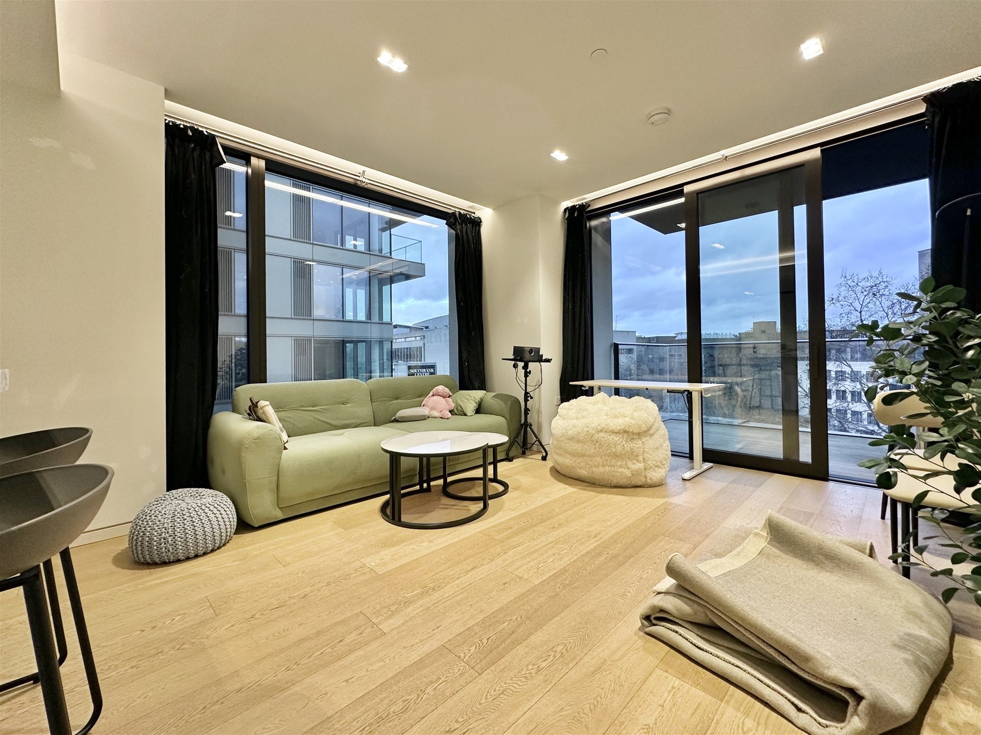 Flat Sutton Walk in Greater London