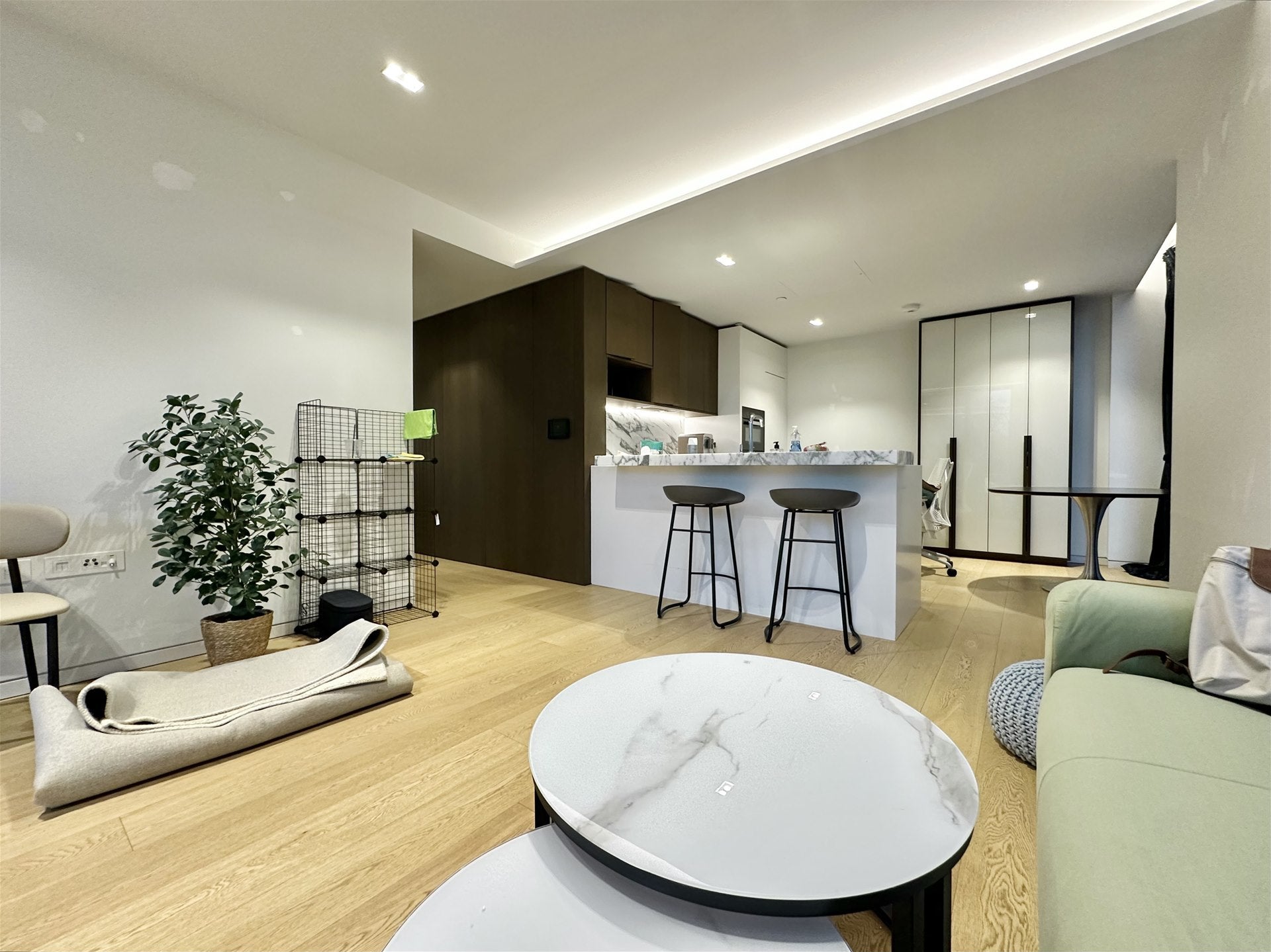 Flat Sutton Walk in Greater London