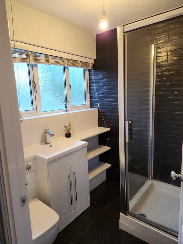 Room Rowood Drive in Metropolitan Borough of Solihull