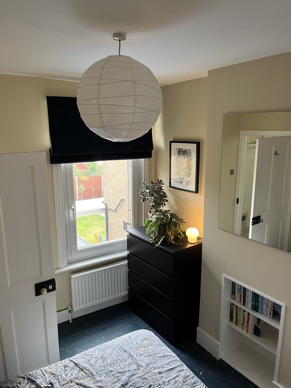 Room Hewish Road in Greater London