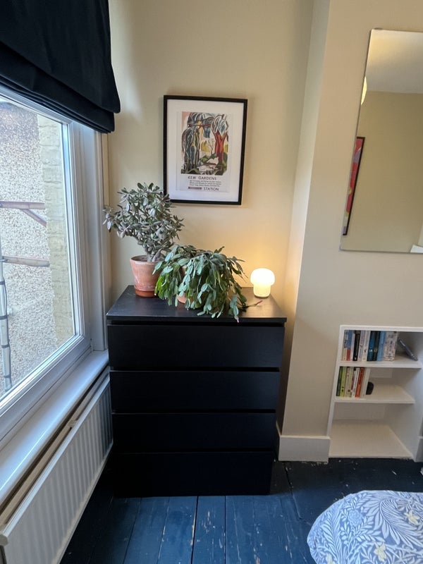 Room Hewish Road in Greater London