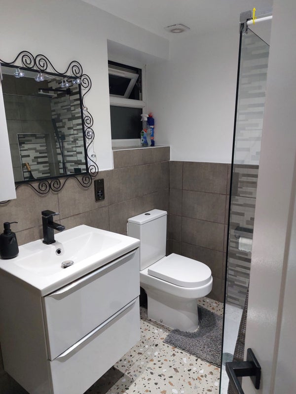 Room Knolton Way in Slough