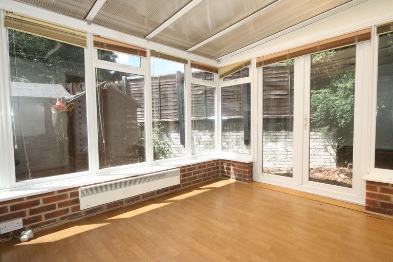 House Overthorpe Close in Woking