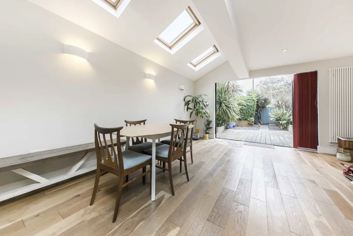 House Wick Road in Greater London