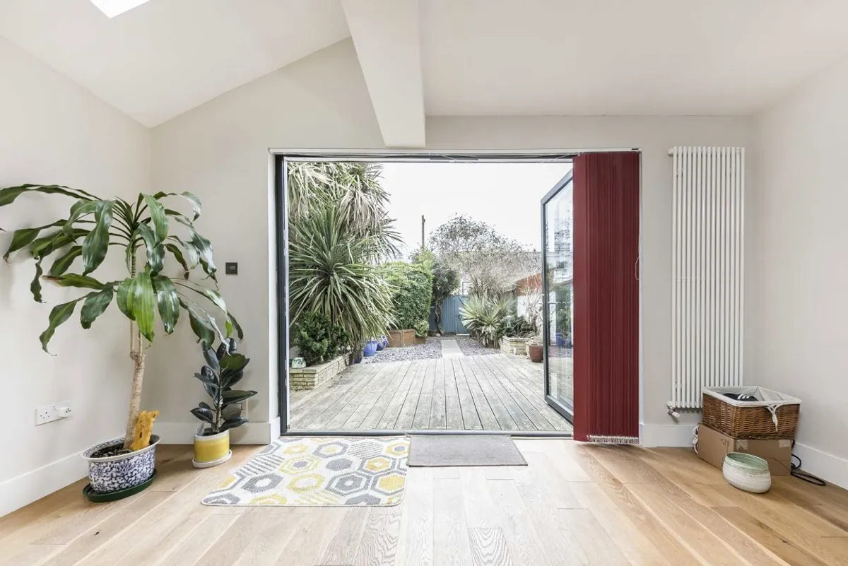 House Wick Road in Greater London