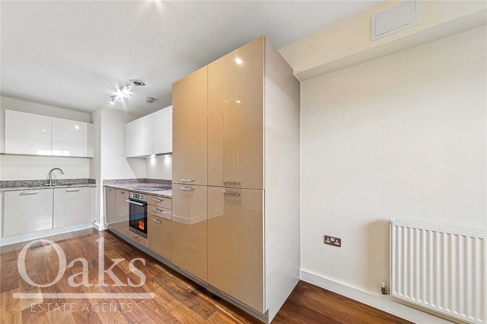 Flat Edridge Road in Greater London