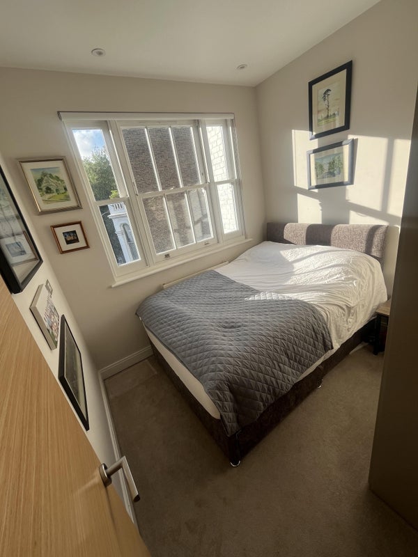 Room Fulham Road in Greater London