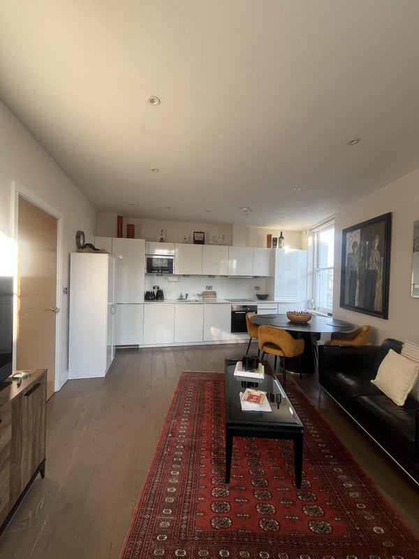 Room Fulham Road in Greater London