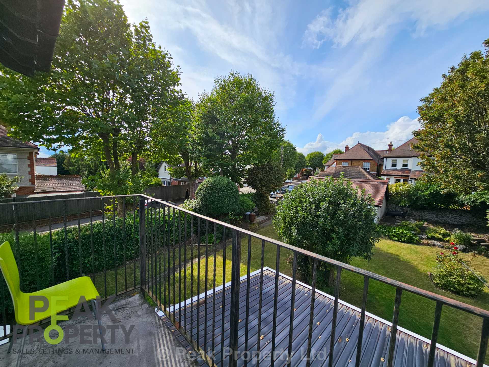 Room Canewdon Road in Southend-on-Sea