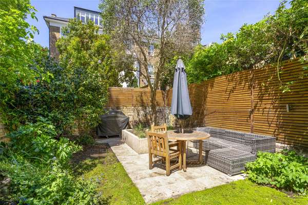 House Cathcart Road in Greater London