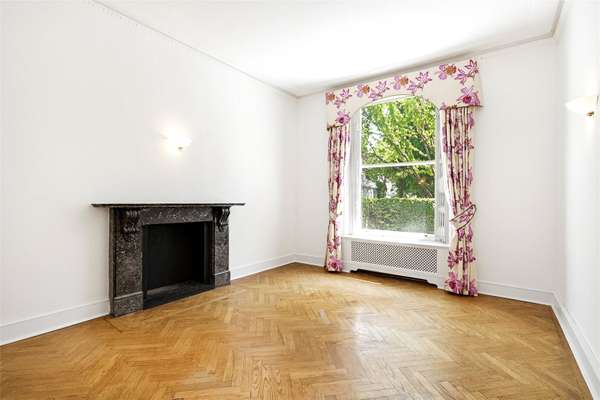 House Cathcart Road in Greater London